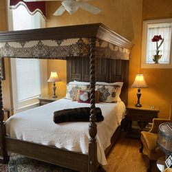 Dupont Mansion - This is a Beautiful Harry Bishop Soeed room. the en suite large bathroom is not visible from this angle