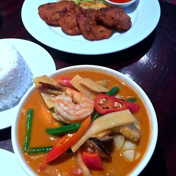 The Greyhound Inn - Thai fishcakes and a red seafood curry - Thai Near Me - Hampshire, HAM The Greyhound Inn - Thai fishcakes and a red seafood curry - Thai Near Me - Hampshire, HAM