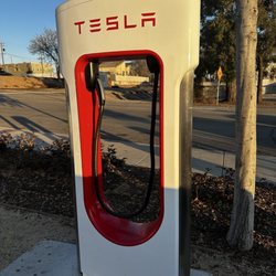 Tesla Supercharger - Charger!