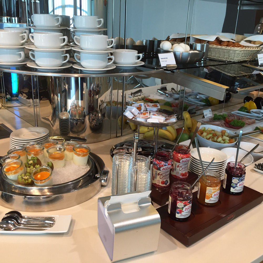 Lufthansa Senator Lounge - Airport Lounges Near Me Lufthansa Senator Lounge - Airport Lounges Near Me