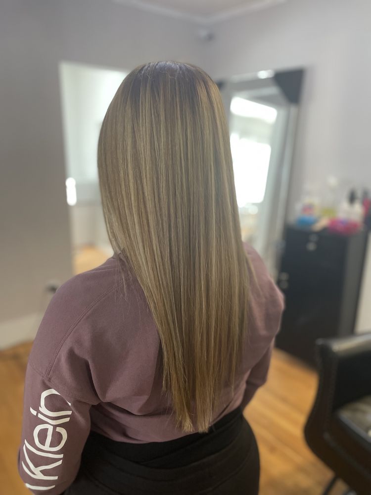 Itzany Hair Studio Logo