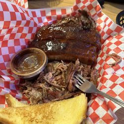 Red Rooster Bar & Grill - Bbq sampler