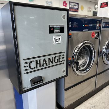 Arlen's Launderland - No app as the review suggested.  Strictly cash - Laundromat Near Me - Clovis, California