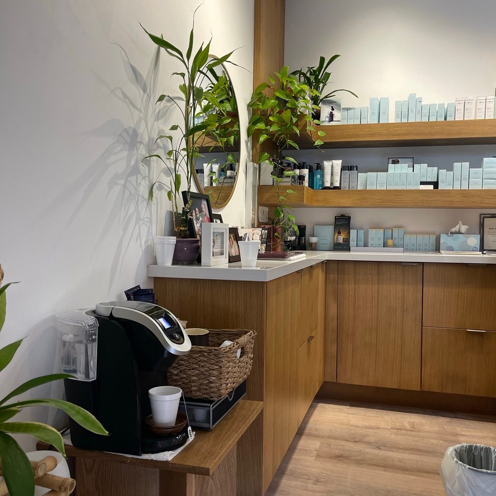 Tea/water area. Refreshments. Tea/water area. Refreshments.