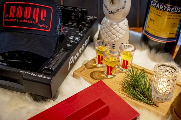 Le Rouge Restaurant & Après-Ski by null