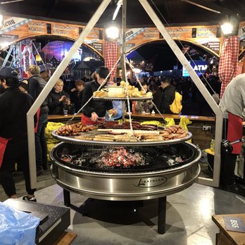Winter Wonderland - Sausages!!! Near the front as well. Yummy! We got the red dog!! - Amusement Parks Near Me - London, XGL