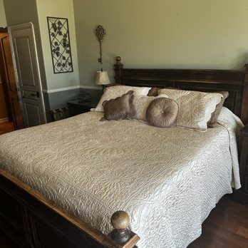 High Ridge Manor - Bedroom - Bed & Breakfast Near Me - Paso Robles, California