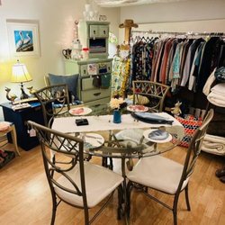 Bunting Market - Glass top metal table with chairs