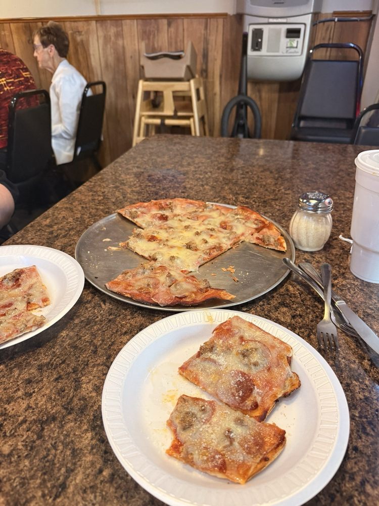 Food from Leo's Pizza