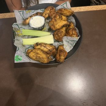 Houligan's Destination Daytona - Mild garlic wings - New American Near Me - Ormond Beach, Florida
