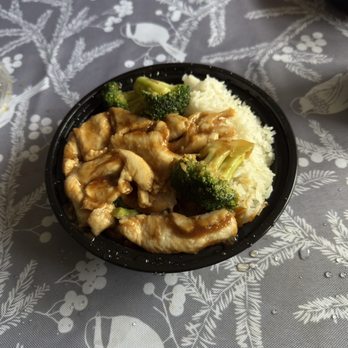 China King Kitchen - Chicken and Broccoli - Chinese Near Me - Schenectady, New York