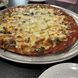 Wagon Wheel Cafe & Pizza - House Pizza (but without sausage, they were out of sausage)