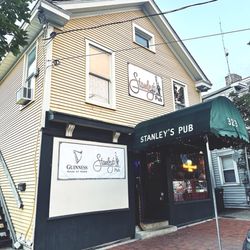 Stanley's Pub - Outside