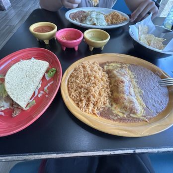 Los Perez Mexican Restaurant - Beef enchilada & hard shell taco - Mexican Near Me - Katy, Texas Los Perez Mexican Restaurant - Beef enchilada & hard shell taco - Mexican Near Me - Katy, Texas