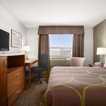 Super 8 by Wyndham Regina - Guest room - Hotels Near Me - Regina, Saskatchewan Super 8 by Wyndham Regina - Guest room - Hotels Near Me - Regina, Saskatchewan