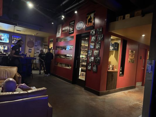 Highland Cigar Company by null