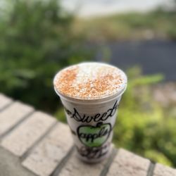 Headrush Roasters Coffee & Tea - Sweet Apple Crème Cold Brew Our newest Fall 2026 addition! 14 years of housemade syrups, and this one is a favorite!