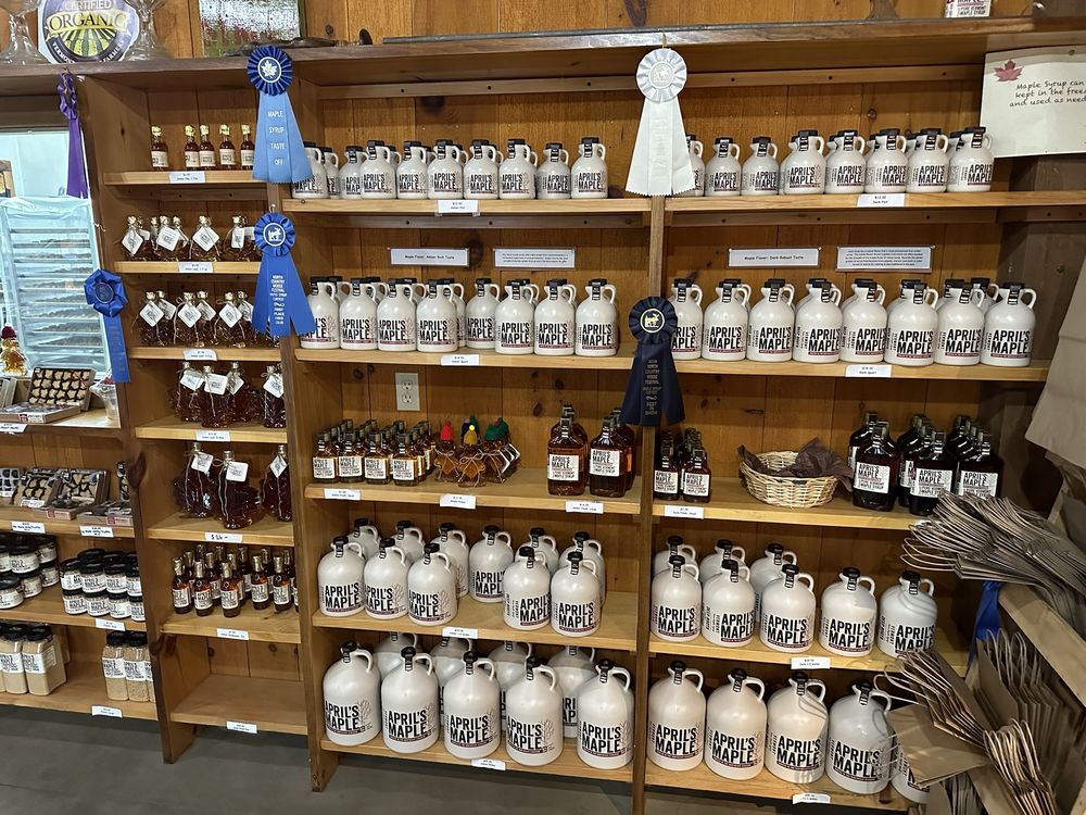 APRIL’S MAPLE Updated June 2024 18 Photos 6507 VT Rt 114, Canaan