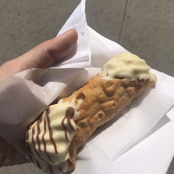Paysanne Gelato - a hand holding a pastry - Desserts Near Me - Pointe-Claire, Quebec Paysanne Gelato - a hand holding a pastry - Desserts Near Me - Pointe-Claire, Quebec