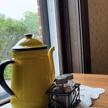 Gustaf's on Main Eatery - Each table had a different coloured kettle (made in Japan ours said!) - American Near Me - Lindstrom, Minnesota Gustaf's on Main Eatery - Each table had a different coloured kettle (made in Japan ours said!) - American Near Me - Lindstrom, Minnesota