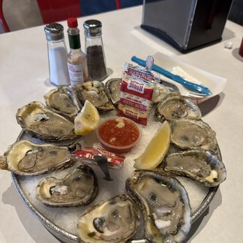 Cap’t Loui Henderson - 1 dozen oysters - Seafood Near Me - Las Vegas, Nevada Cap’t Loui Henderson - 1 dozen oysters - Seafood Near Me - Las Vegas, Nevada