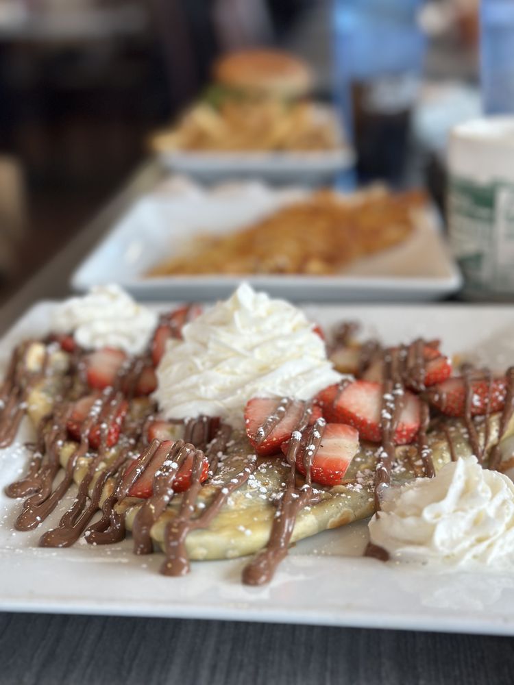 EGG YOLK CAFE GREEN BAY EAST Updated September 2024 13 Photos