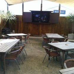Rusty Pelican Bar and Pizzeria - Outdoor seating at the rusty pelican
