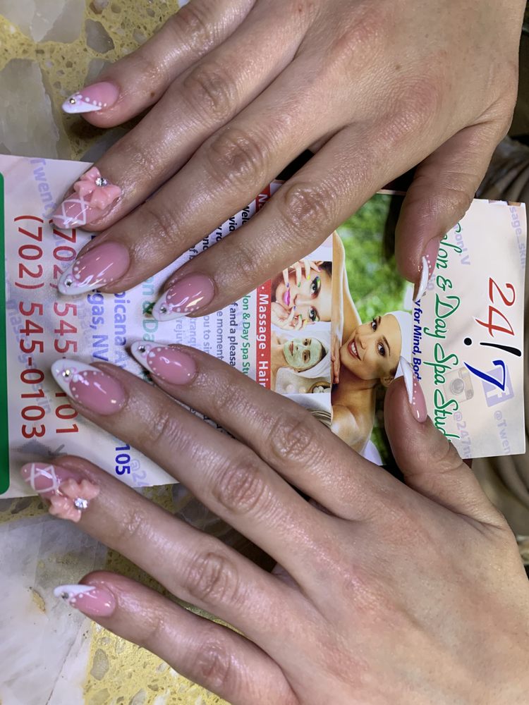 24/7 Salon & Day Spa Studio