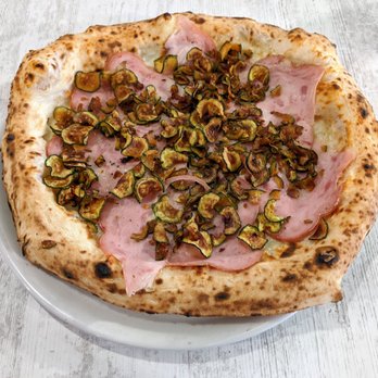 I Masanielli - Francesco Martucci - I Masanielli da Francesco Martucci 01/15/2020: Pizza PINK – Artisan Gorganzola Fondue, For di Latte, Salame Rosa, Zucchini Chips, Olive Oil - Pizza Near Me - Caserta, CE
