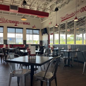 Slim Chickens - Seating area - Chicken Shop Near Me - Canton, Ohio Slim Chickens - Seating area - Chicken Shop Near Me - Canton, Ohio