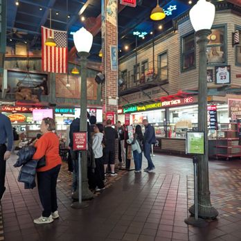 Portillo's & Barnelli's Chicago - Hot Dogs Near Me - Chicago, Illinois