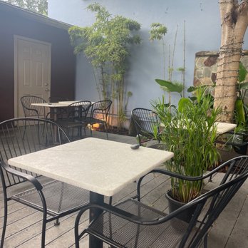 Alésia Restaurant - Outdoor dining - Vietnamese Near Me - Saint Petersburg, Florida Alésia Restaurant - Outdoor dining - Vietnamese Near Me - Saint Petersburg, Florida