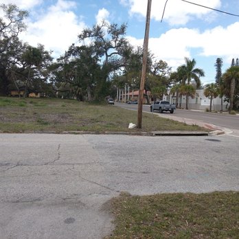 One Stop Auto Shop - View of Manatee Ave and the tree lined lot across the street - Auto Repair Near Me - Fort Myers, Florida One Stop Auto Shop - View of Manatee Ave and the tree lined lot across the street - Auto Repair Near Me - Fort Myers, Florida