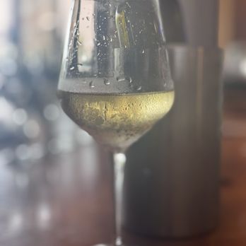 Moxies - Riff Chardonnay - Lounges Near Me - Plano, Texas