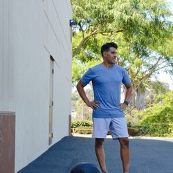 Hooleeo Fit - Coach Julio coaching outside.