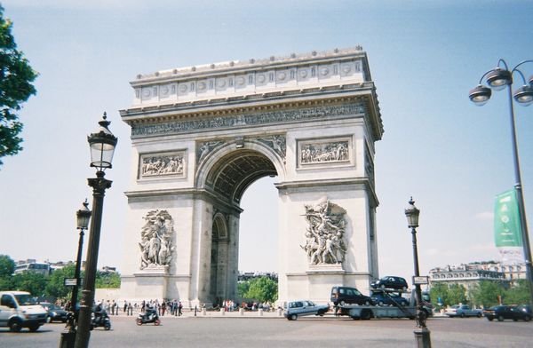 Arc de Triomphe by null