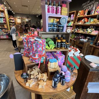 Lush Fresh Handmade Cosmetics - Cosmetics & Beauty Supply Near Me - Albuquerque, New Mexico