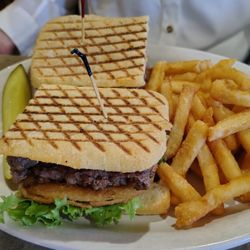 Knight & Day Diner - Panini burger