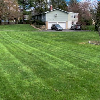 Jesse’s landscaping - a freshly mowed lawn - Landscaping Near Me Jesse’s landscaping - a freshly mowed lawn - Landscaping Near Me