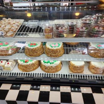 Phoenix Bakery - Whole cakes and pastries - Bakeries Near Me - Los Angeles, California Phoenix Bakery - Whole cakes and pastries - Bakeries Near Me - Los Angeles, California