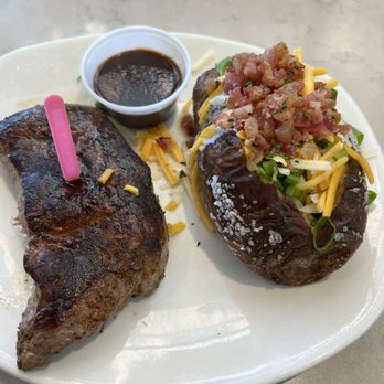 Outback Steakhouse - Steakhouses Near Me - Romulus, Michigan