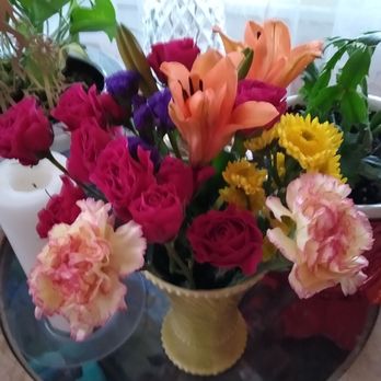 Trader Joe's - Some beautiful flowers from TJ's at an unbelievably low price to brighten my day and reduce my stress. - Grocery Near Me - Pittsburgh, Pennsylvania