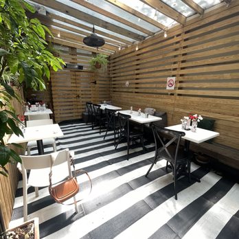 UT47 Kitchen & Bar - Outdoor seating area - Breakfast & Brunch Near Me - New York, New York