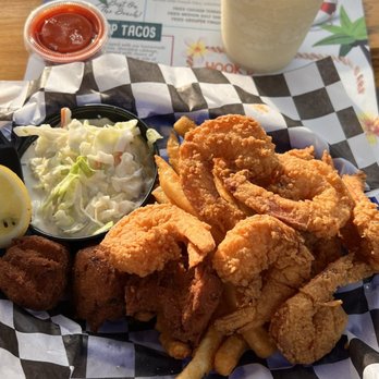 Hook’d Pier Bar & Grill - New American Near Me - Panama City Beach, Florida