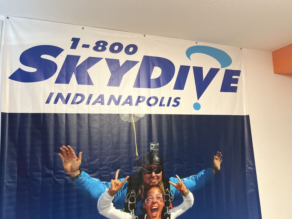 Skydive Indianapolis Logo