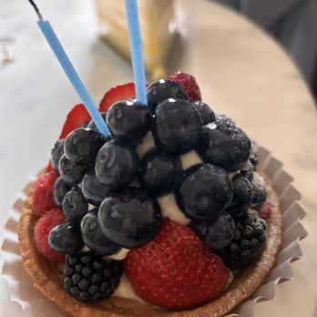 Paris Baguette - Blueberry-strawberry-blackberry Tarte - Bakeries Near Me - Elkins Park, Pennsylvania Paris Baguette - Blueberry-strawberry-blackberry Tarte - Bakeries Near Me - Elkins Park, Pennsylvania