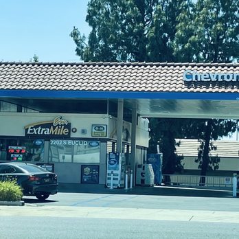 Chevron - Currently taped up, can't use - Gas Stations Near Me - Ontario, California