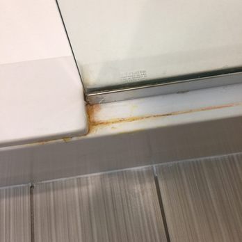 Courtyard by Marriott Hammond - Dirty and ants everywhere - Hotels Near Me - Hammond, Louisiana