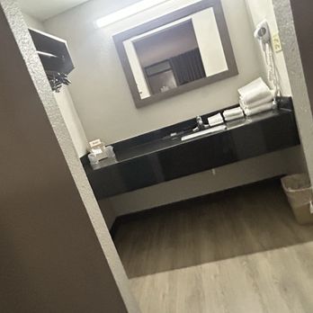 Red Roof Inn - Bathroom - Hotels Near Me - McKinney, Texas Red Roof Inn - Bathroom - Hotels Near Me - McKinney, Texas