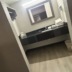 Red Roof Inn - Bathroom